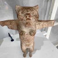 林湜和の木彫り作品「ただいま」