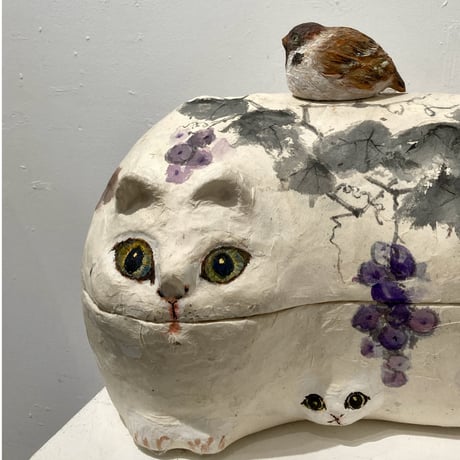 林湜和の張り子作品「山ぶどう」
