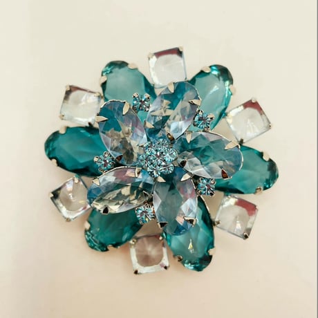 フランス製プラスチックフラワーブローチ 35191-50-802