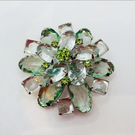 フランス製プラスチックフラワーブローチ 35191-50-802