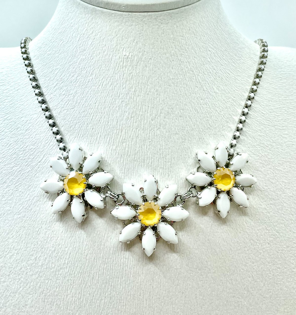 スワロフスキー社　マーガレットネックレス birth−margaret-top-main3.jpg