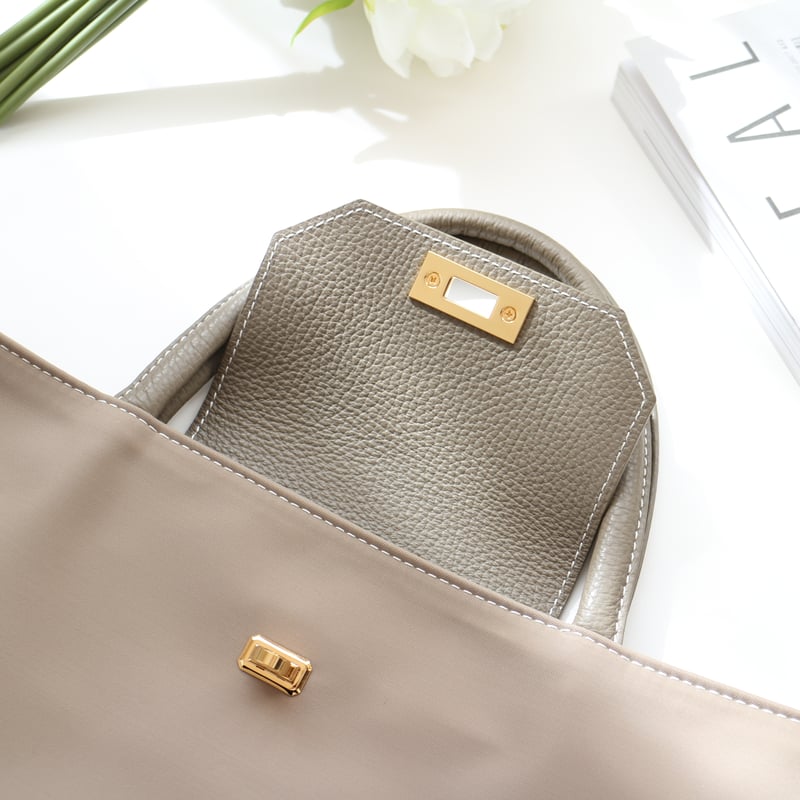 𝑟𝑖𝑐ℎ𝑒𝑠𝑠𝑒トートM】 グレージュ×ゴールド金具 | CHARME