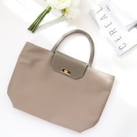 【 𝑟𝑖𝑐ℎ𝑒𝑠𝑠𝑒トートM】  グレージュ×ゴールド金具