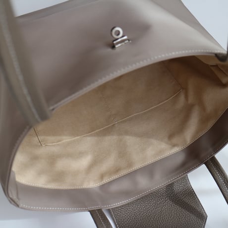 【 𝑟𝑖𝑐ℎ𝑒𝑠𝑠𝑒トートL】  グレージュ×シルバー金具