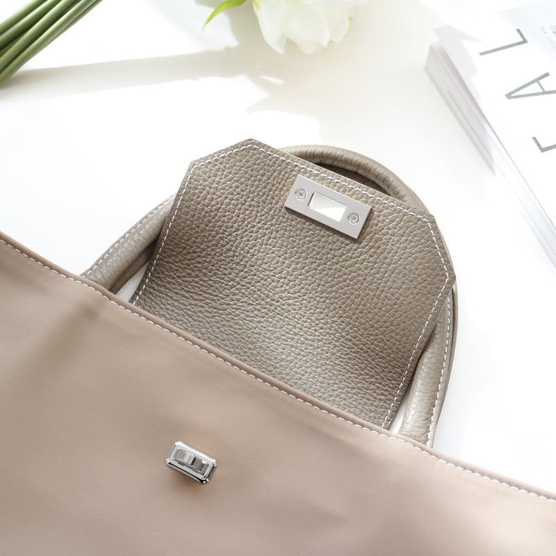 𝑟𝑖𝑐ℎ𝑒𝑠𝑠𝑒トートM 】 グレージュ×シルバー金具 | CHARME 