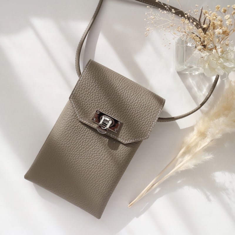 新品保管品✨エルメス　ストラップ セリエ クルードセル グレージュ　シルバー金具 新品保管品✨エルメス ストラップ セリエ クルードセル