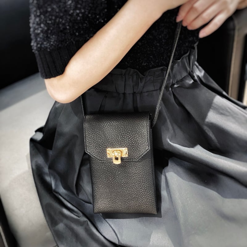 【美品】ludlowブラックレザーリボンポシェット AW.Leather ポシェット