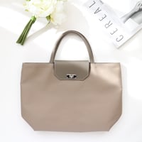 【 𝑟𝑖𝑐ℎ𝑒𝑠𝑠𝑒トートM 】  グレージュ×シルバー金具