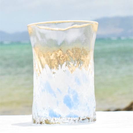 人気観光地の万座毛の岩肌をモチーフにした「万座グラス」