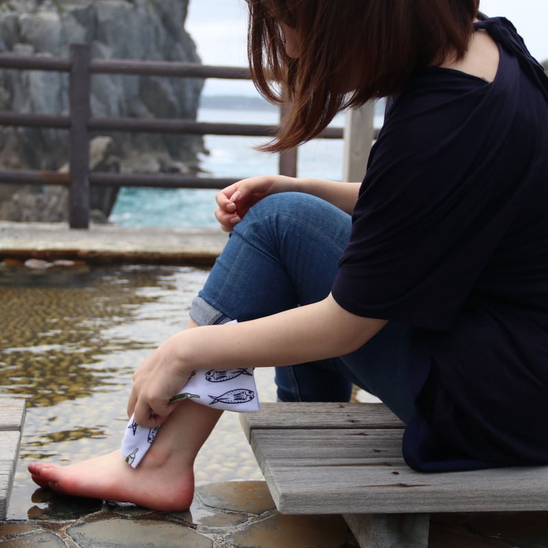 くさやと唐辛子てぬぐい | 土産屋まると