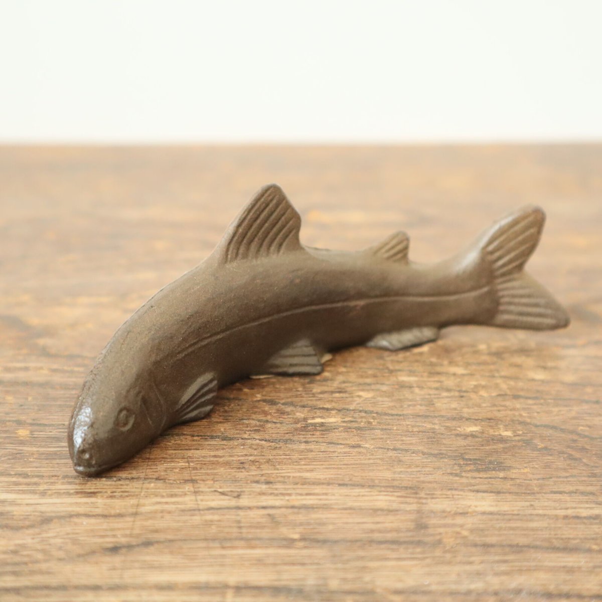 A048【文鎮】栗崎 天明鋳物 魚 | 書道具の店 KOKIHI.