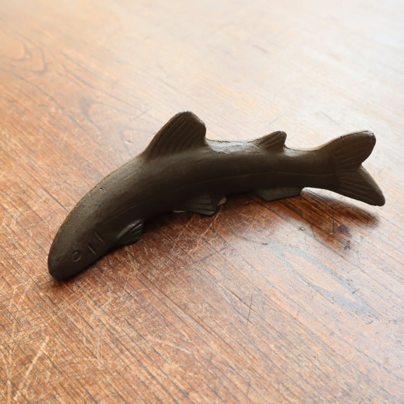 A048【文鎮】栗崎 天明鋳物 魚 | 書道具の店 KOKIHI.