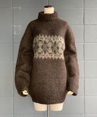 ECUADOR TURTLE NECK KNIT