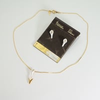 ピアス＆ペンダント カラー 水芭蕉 フラワー ペンダント ネックレス  Trifari トリファリ  TRIFARI アンティーク　SNT00034ET00029
