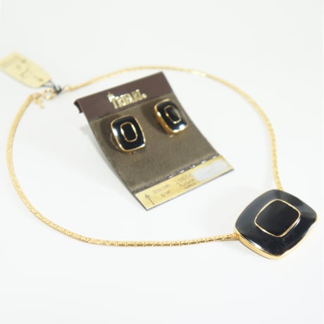 2点 セット スクエアトップ ゴールドライン ペンダント ネックレス & イヤリング Trifari トリファリ  TRIFARI アンティーク SET00024NT00032