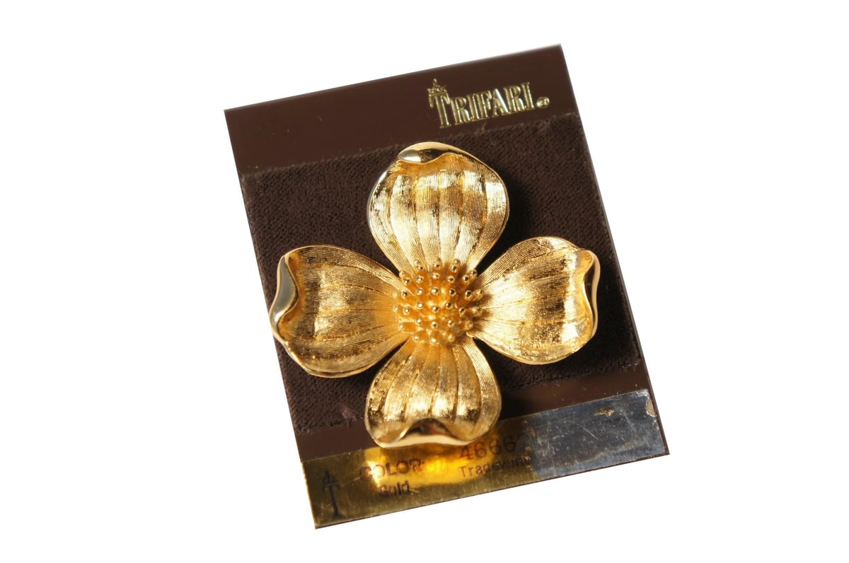 ヴィンテージ TRIFARI トリファリ 花みずき ハナミズキ ブローチ ヴィンテージ TRIFARI トリファリ 花みずき ハナミズキ ブローチ