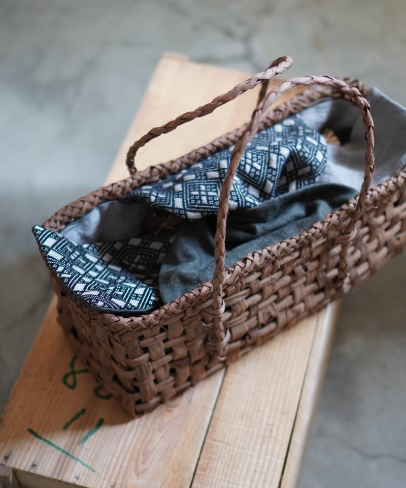 こぎん刺しと山葡萄の蔓皮籠鞄 (横長) | MADE IN Tsu.girl こぎん刺しと山葡萄の蔓皮籠鞄 (横長) | MADE IN Tsu.girl