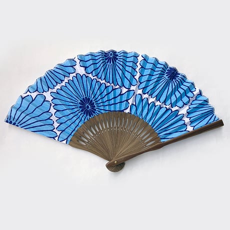 KAGUWA　浴衣地 扇子　＜亀甲菊・水色＞