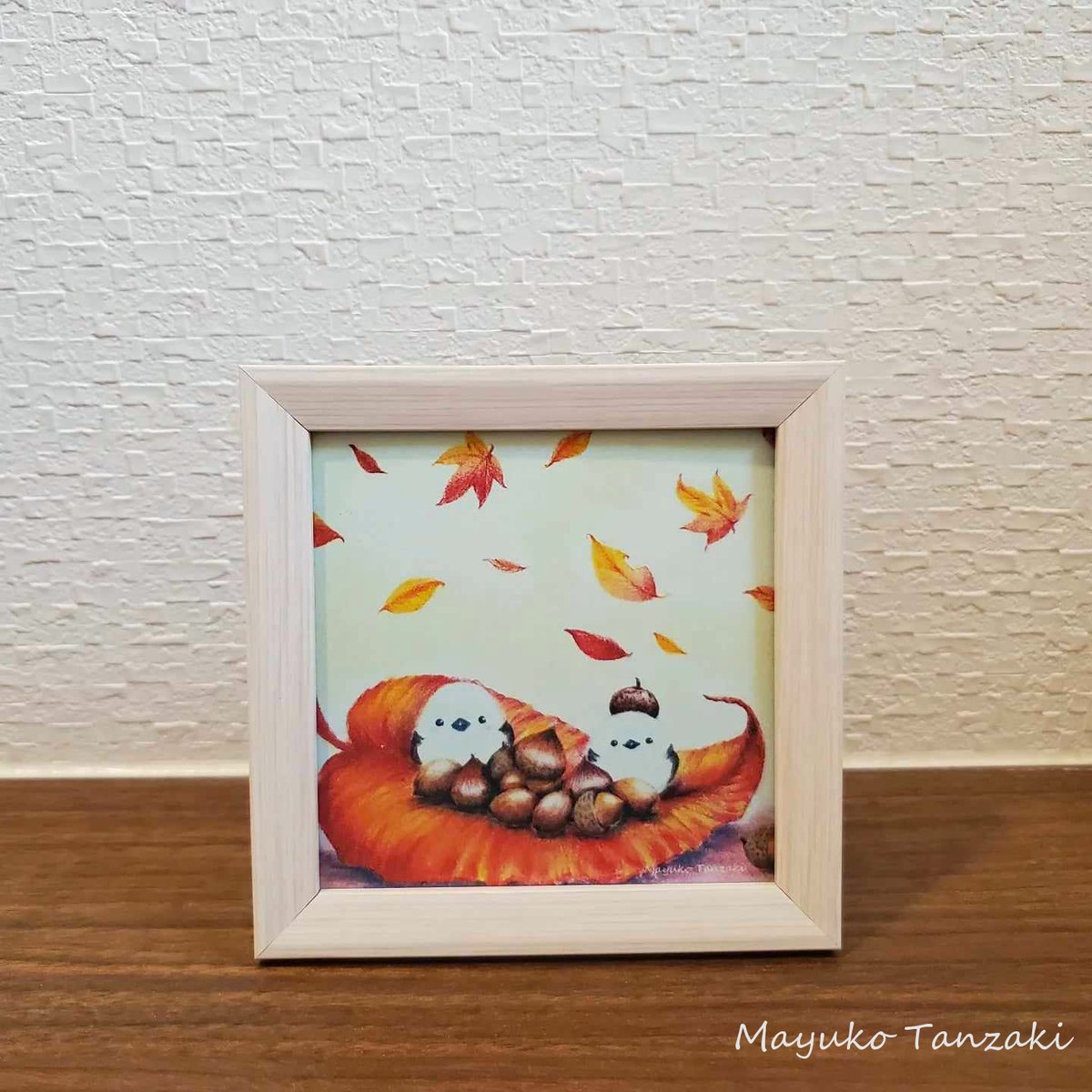 幸せを運ぶシマエナガ・秋シリーズ「どんぐりたくさん見つけたよ