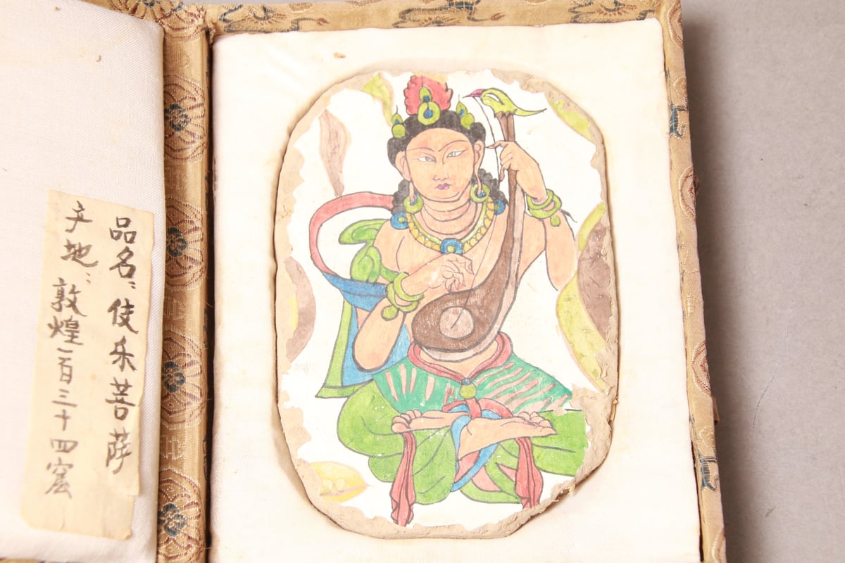 昭和レトロ/中国/敦煌一百三十四窟/伎禾菩薩/壁画/洞窟/歴史/敦煌/一百
