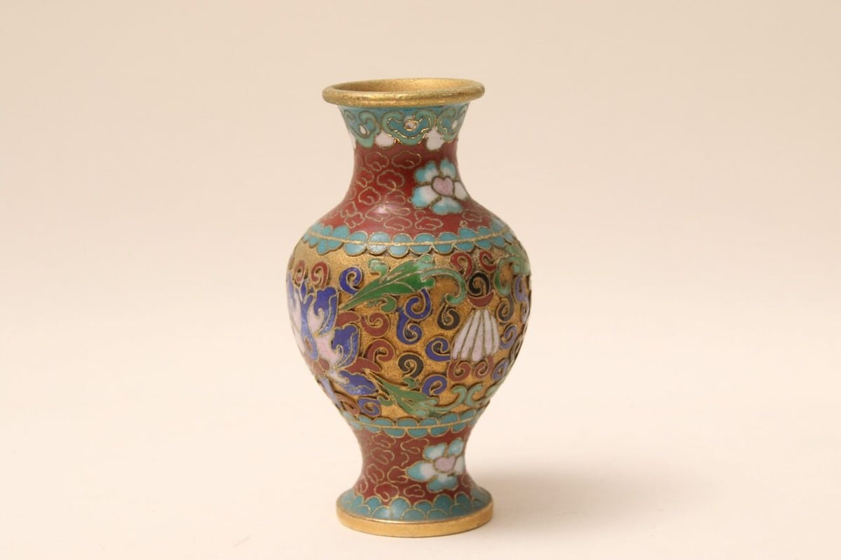 サイズ直径15cm高さ20cm金属製の花生け 花瓶 華瓶 民国 中国 古玩 ペラナカン
