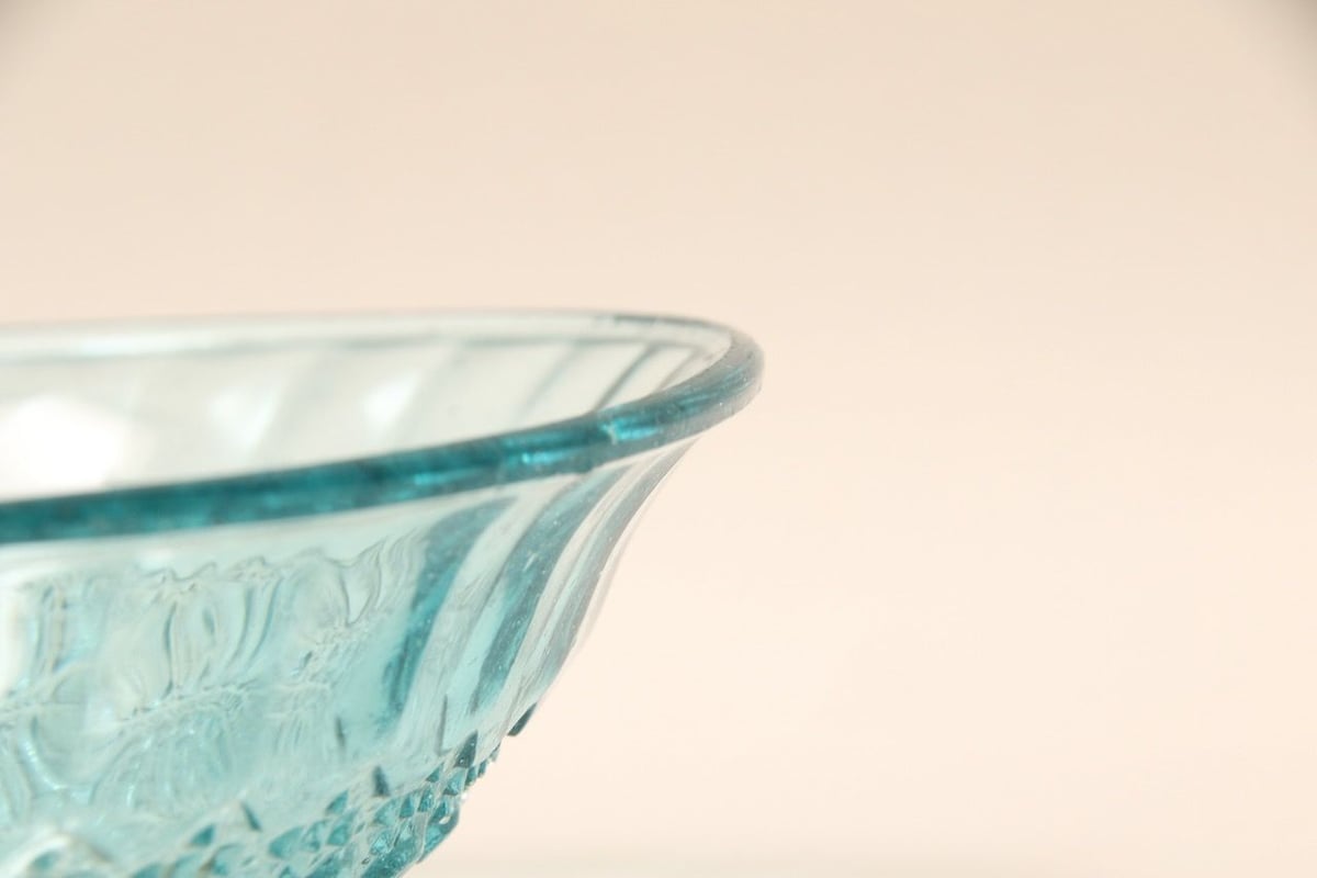 ガラスボール 昭和レトロ 歪み グリーン ガラス レトロ 昭和レトロ/ガラス皿/気泡/お皿/歪/レトロ/プレス皿/古道具