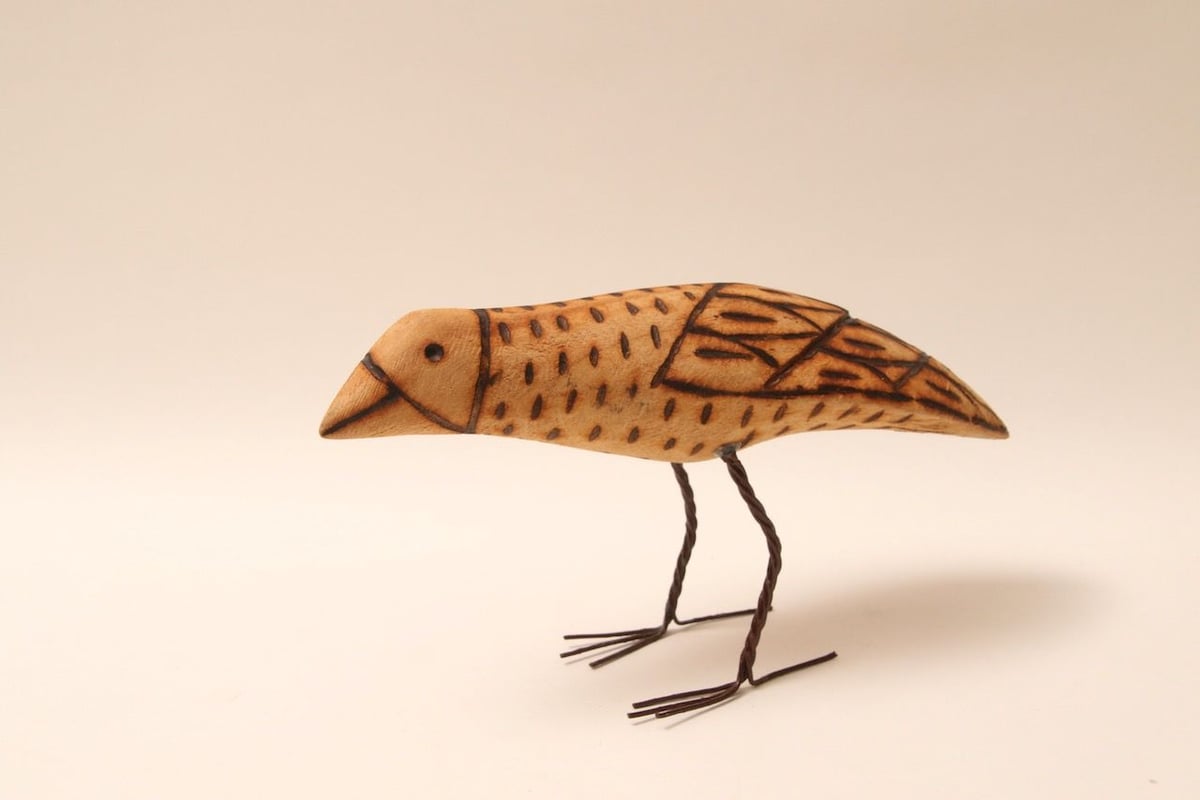 波と鳥の装飾が施された木製衣桁「昭和レトロ」 レトロ 木製 鳥 波と鳥の装飾が施された木製衣桁「昭和レトロ」