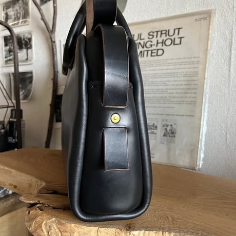 クロムエクセルレザーバッグ Shoulderbag (Black/Chromexcel)Lot#320