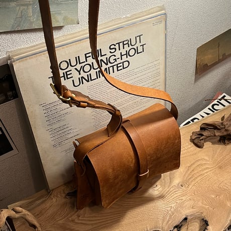 ミディアムバッグ　ミディアムショルダーバッグ　本革ハンドバッグ　プエブロレザーバッグ　Shoulderbag medium(Cognac/pueblo)Lot#254
