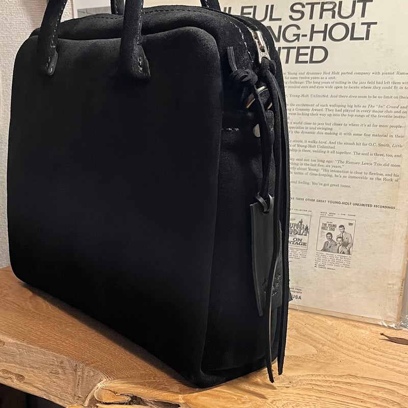 新品未使用 1点限り 高級スエードkudu革 秋冬バッグ黒 スエードレザー