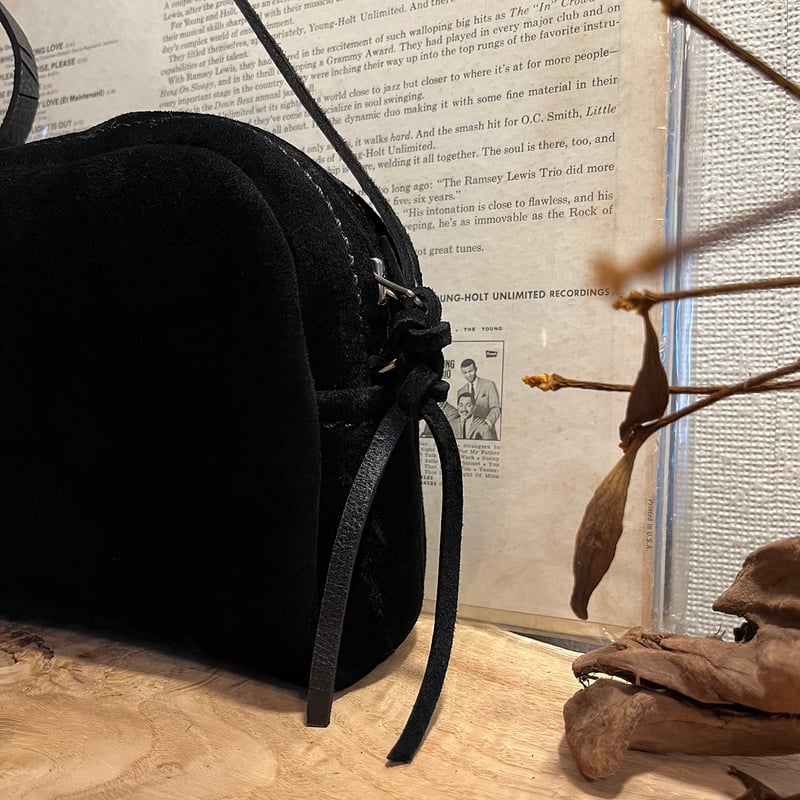 冬コーデポシェット 黒 本革 スエード kudu革 大人雰囲気 一点物 #215 kudu革ポシェット kudu革スエードポシェット 黒ポシェット kudu