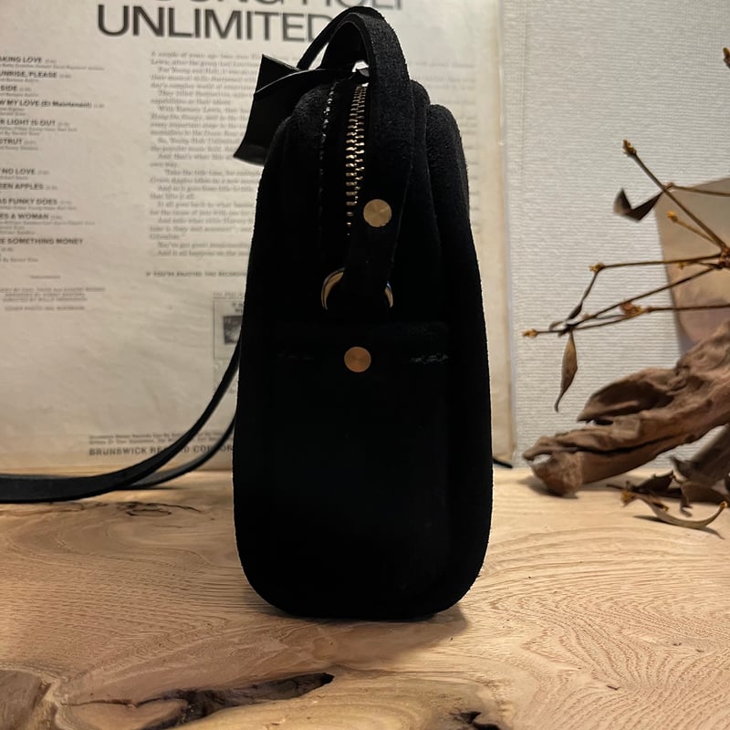 冬コーデポシェット 黒 ブラック スエード kudu革 一点物 #215 冬コーデポシェット 黒 ブラック スエード kudu革 一点物 #215 kudu革