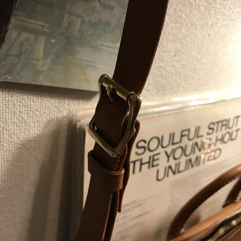 ショルダーバッグ キャメル色バッグ プエブロレザー 可愛いバッグ 本革