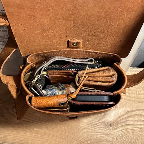 ミディアムバッグ　ミディアムショルダーバッグ　本革ハンドバッグ　プエブロレザーバッグ　Shoulderbag medium(Cognac/pueblo)Lot#254