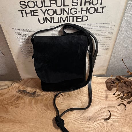 kudu革サッコッシュ　kudu革スエードサコッシュ　黒いサコッシュ　大人サコッシュ　Sacoche /Lot#213