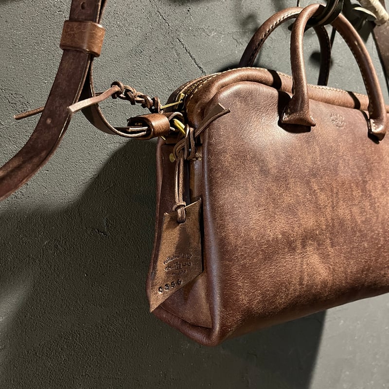 手作り感満載のイタリアンレザー/プエブロのショルダーバッグ Lot#356