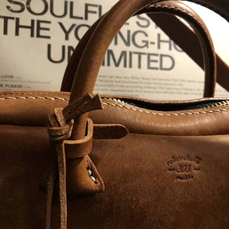 ブルガリ　コレツィオーネ レザー ショルダーバッグ　ブラウン　キャメル ブルガリ コレツィオーネ レザー ショルダーバッグ ブラウン キャメル