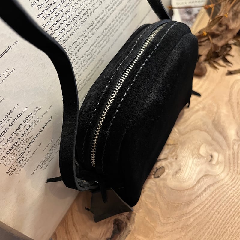 冬コーデポシェット 黒 ブラック スエード kudu革 一点物 #215 kudu革ポシェット kudu革スエードポシェット 黒ポシェット kudu