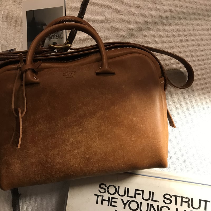 ショルダーバッグ キャメル色バッグ プエブロレザー 可愛いバッグ 本革