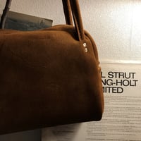 新品未使用 1点限り 間口が広いバッグ 秋冬バッグ スエード黒 kudu革