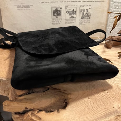 kudu革サッコッシュ　kudu革スエードサコッシュ　黒いサコッシュ　大人サコッシュ　Sacoche /Lot#213
