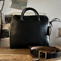 新品未使用 1点限り 間口が広いバッグ 秋冬バッグ スエード黒 kudu革