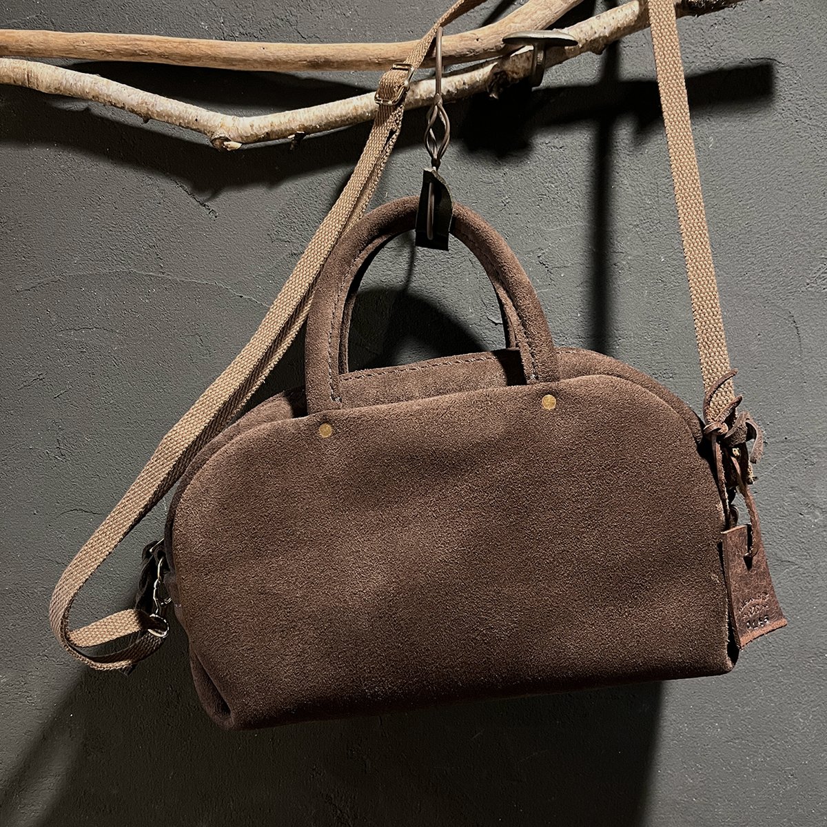 KuDuのハンドバッグ　未使用 ラスト1点 kudu革スエードバッグ チョコレート色レザーバッグ Handbag
