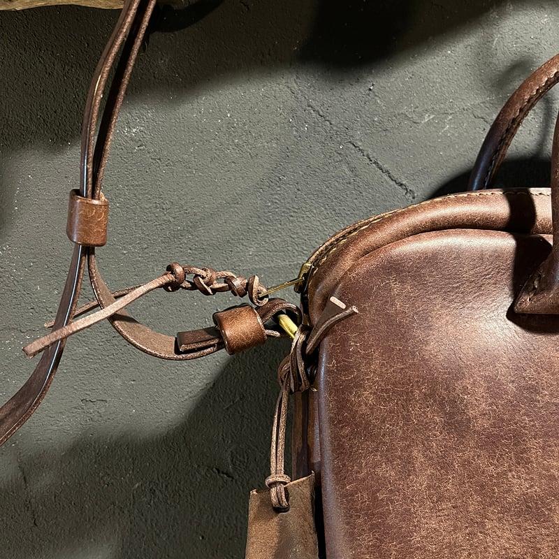 手作り感満載のイタリアンレザー/プエブロのショルダーバッグ Lot#356