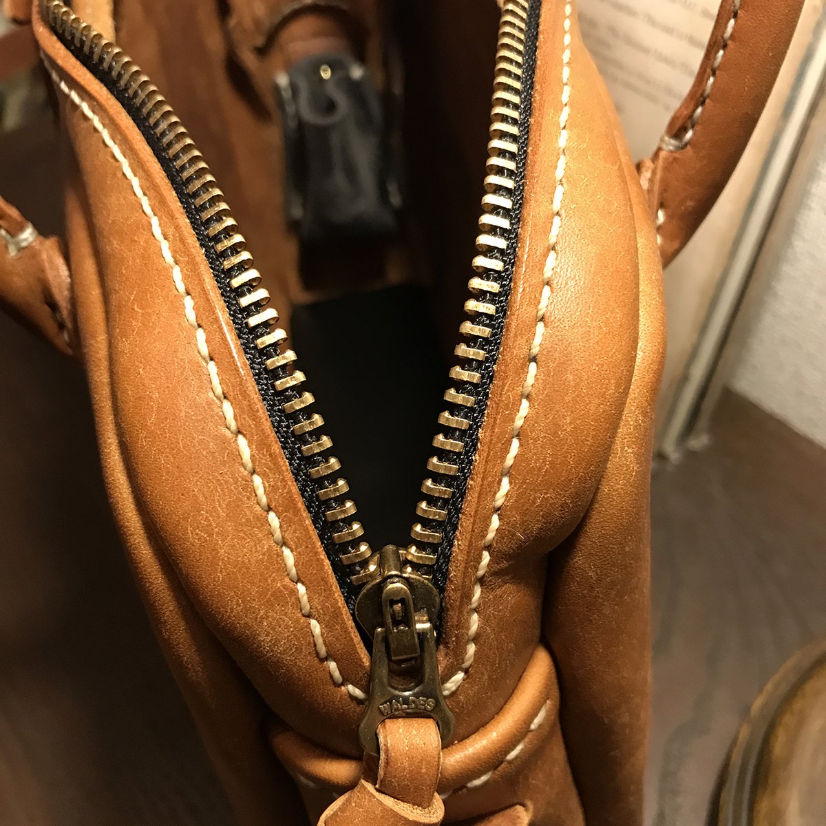 ショルダーバッグ キャメル色バッグ プエブロレザー 可愛いバッグ 本革