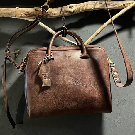 手作り感が素敵！ 本革 ショルダーバッグ プエプロレザー 一点物 #357 手作り感が最高です！ プエブロレザー ショルダーバッグ 正方形タイプ