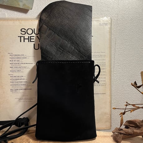 kudu革サッコッシュ　kudu革スエードサコッシュ　黒いサコッシュ　大人サコッシュ　Sacoche /Lot#213