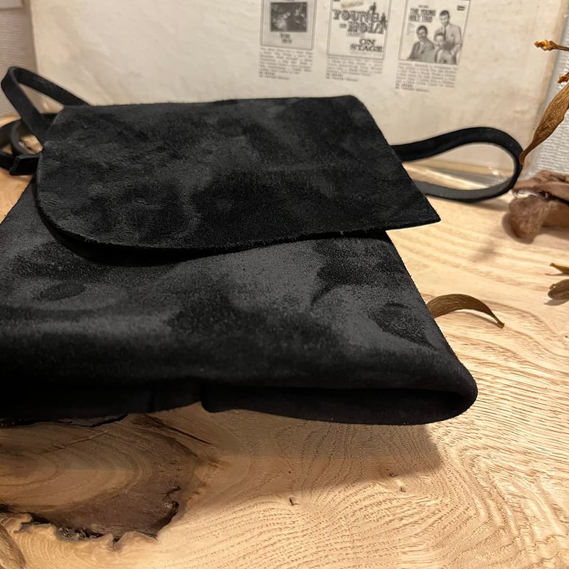 kudu革サッコッシュ kudu革スエードサコッシュ 黒いサコッシュ 大人