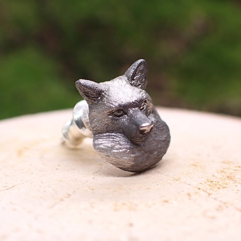 キツネ尻尾ピアス(銀狐) | EmiriA online shop キツネ尻尾ピアス(銀狐) | EmiriA online shop