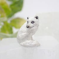 お座りホッキョクギツネネックレス